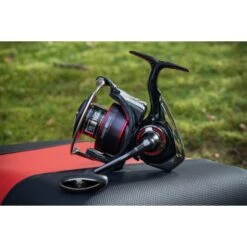 Daiwa 20 Fuego LT 1000 -Sonik Store Daiwa20Fuego20Sfeer201 550x550w